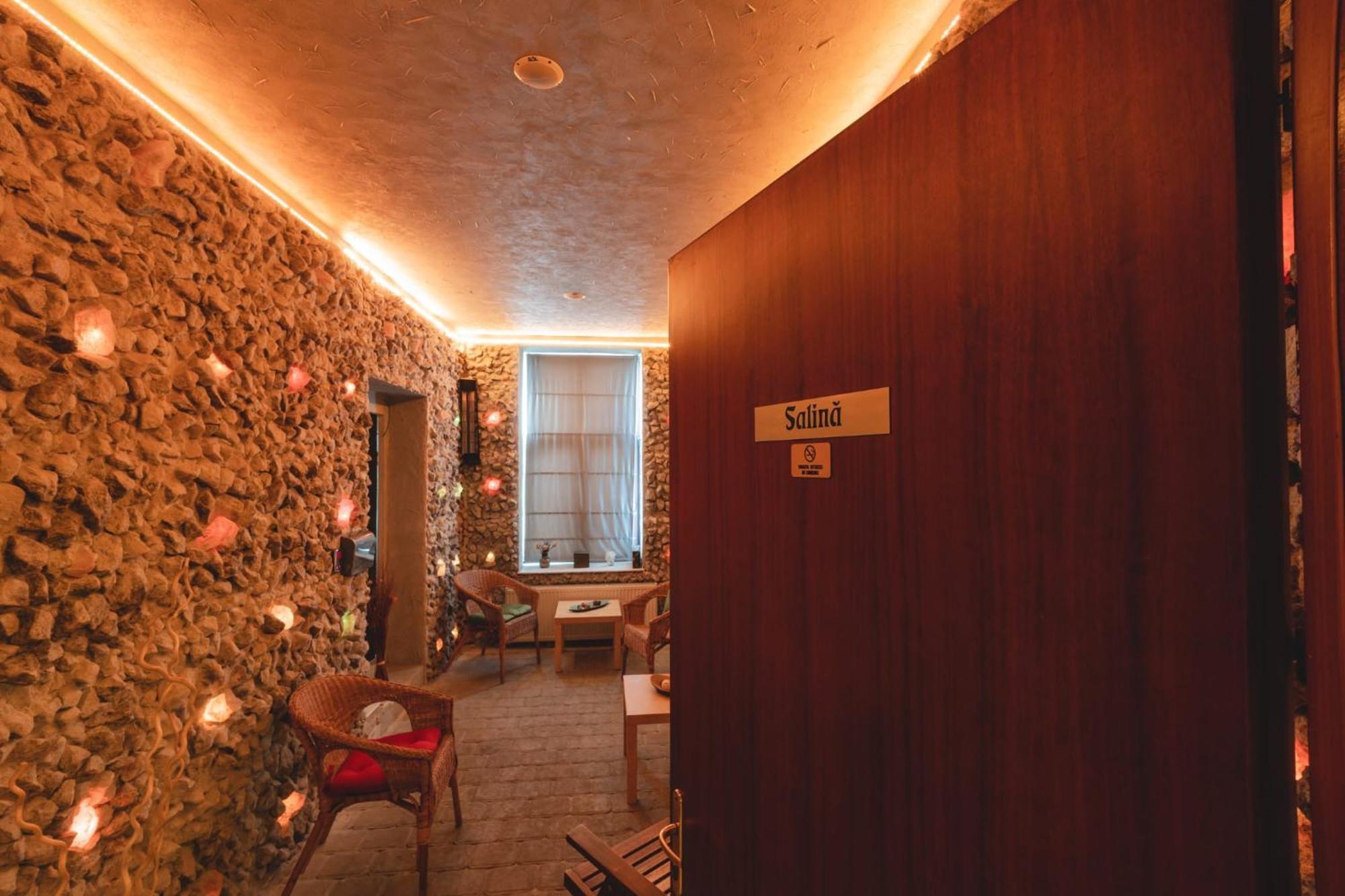 Hotel Carol - Vatra Dornei Exterior photo